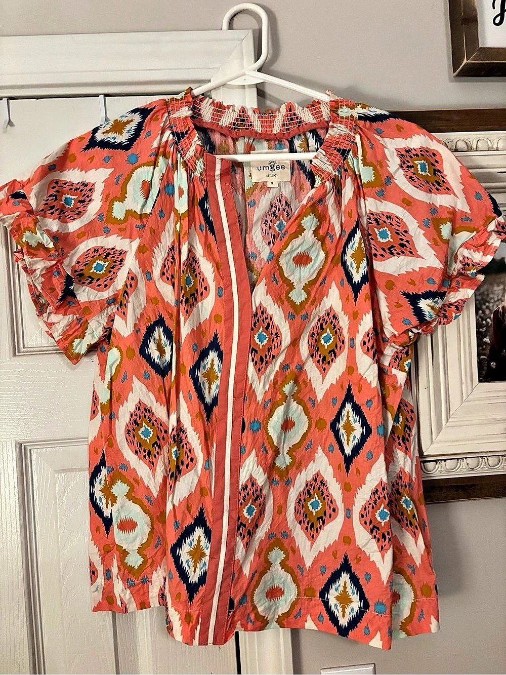 Umgee Geometric Ruffle Sleeve Blouse in Pink & Blue